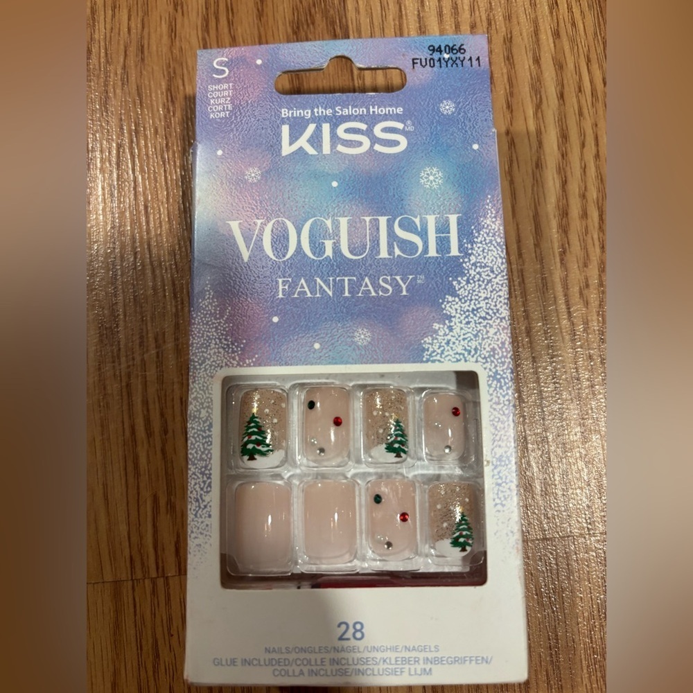 Kiss Vogueish Fantasy Press-On Nails - Festive Design with Christmas trees. Sm